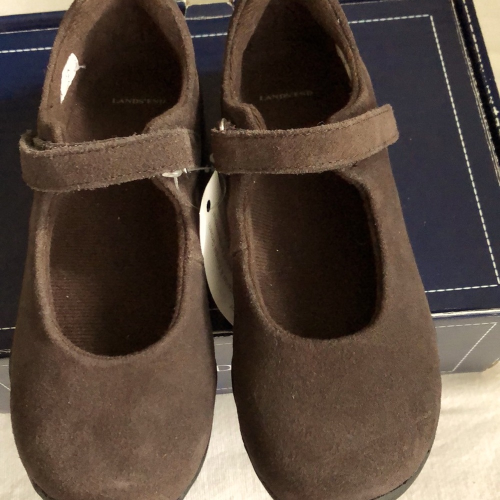 Lands end girls size 1 suede maryjane shoe. Spice brown color. NIB